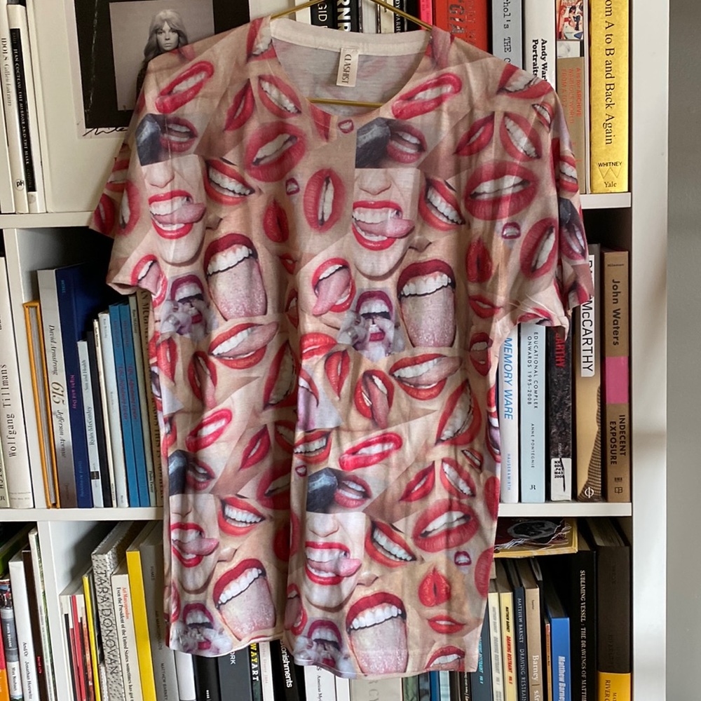 Miley Cyrus lips tee, size medium